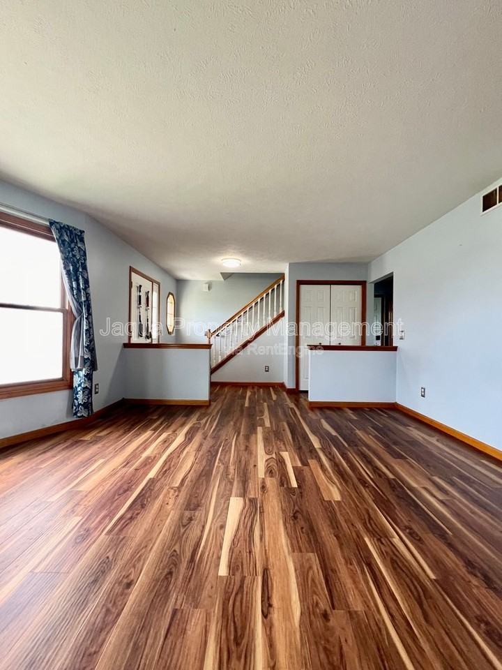 53641 Rolling Meadow Blvd - Photo 4 of 30
