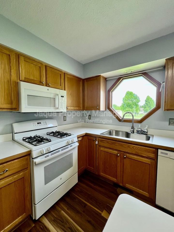 53641 Rolling Meadow Blvd - Photo 5 of 30