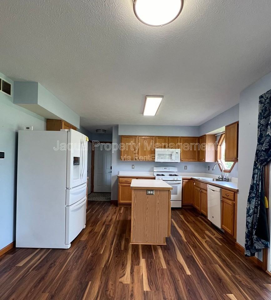 53641 Rolling Meadow Blvd - Photo 7 of 30