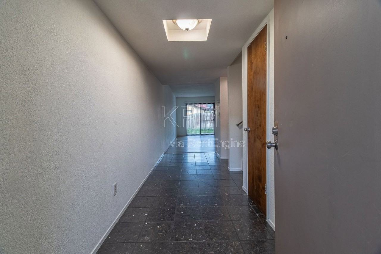 5530 Sandpiper Ct - Photo 2 of 20