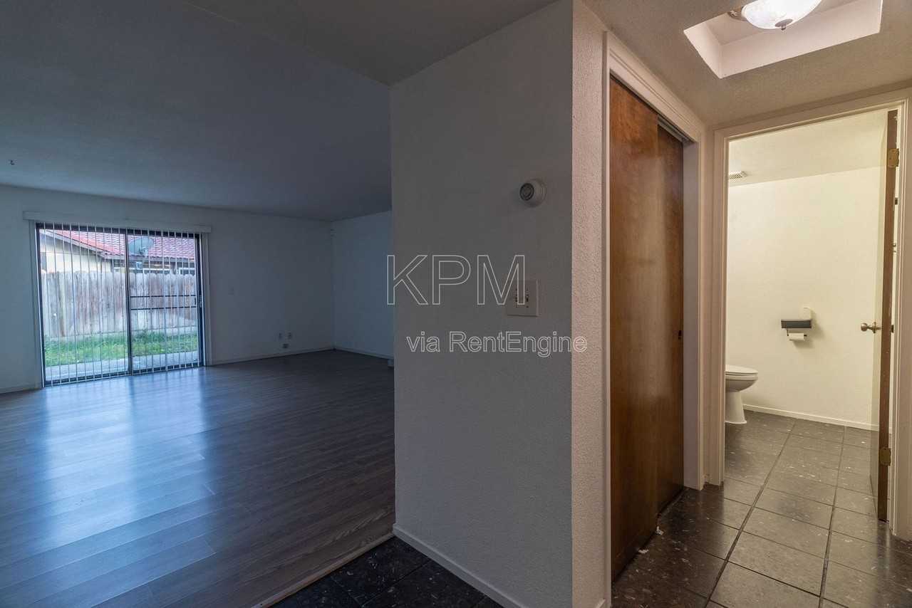 5530 Sandpiper Ct - Photo 4 of 20