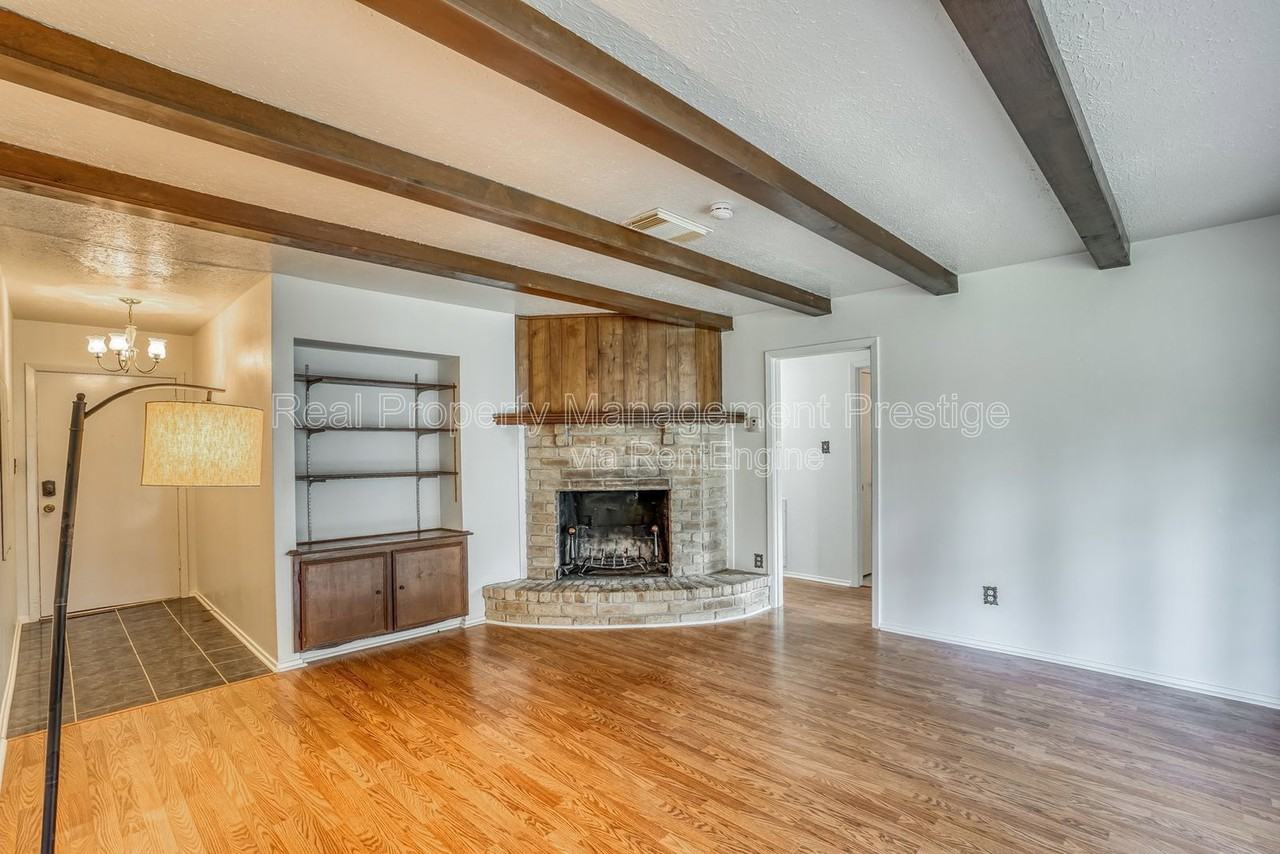 500 Stoneledge Dr - Photo 3 of 15