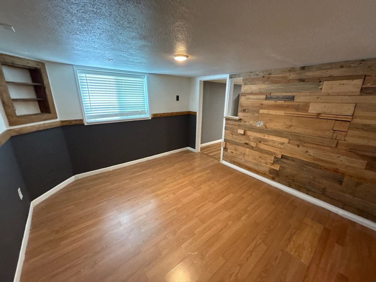745 E St Ne #B - Photo 2 of 23