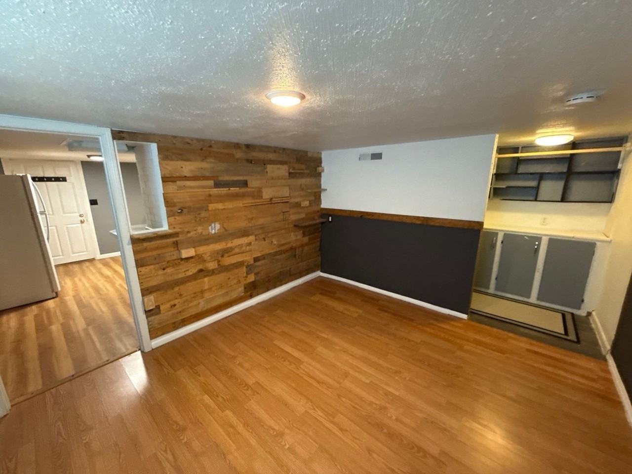 745 E St Ne #B - Photo 3 of 23