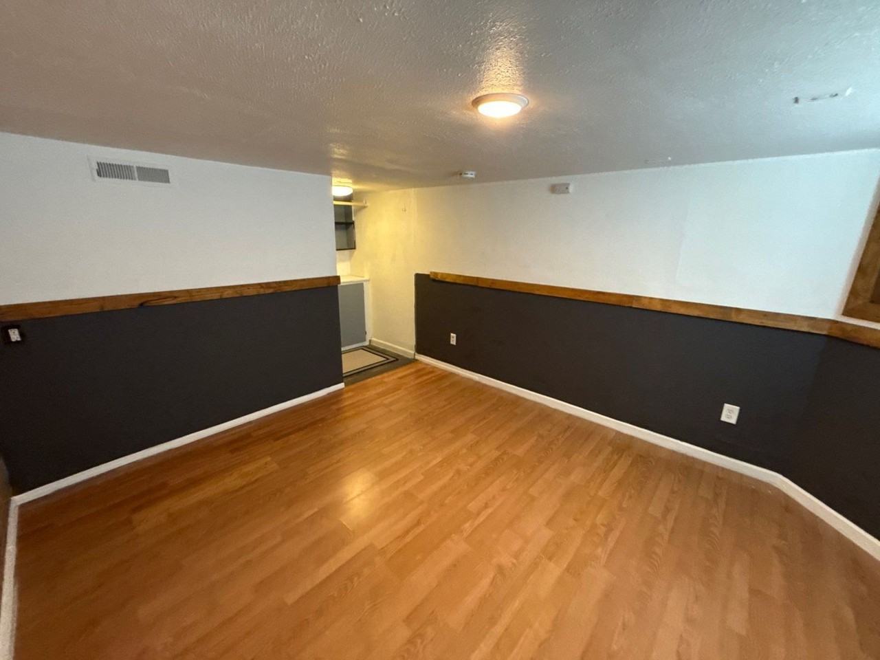 745 E St Ne #B - Photo 4 of 23