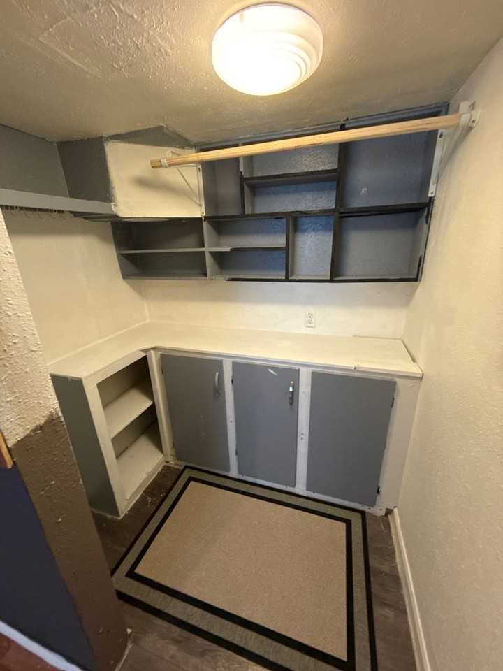 745 E St Ne #B - Photo 6 of 23