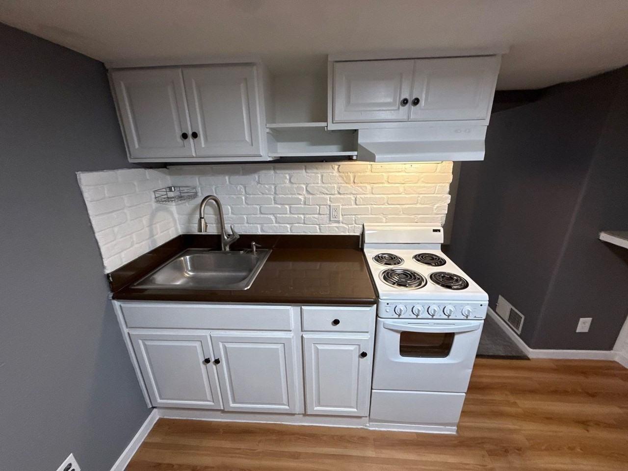 745 E St Ne #B - Photo 7 of 23