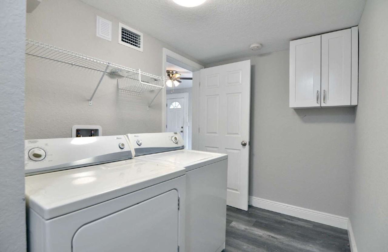 912 Hart St #B - Photo 4 of 24