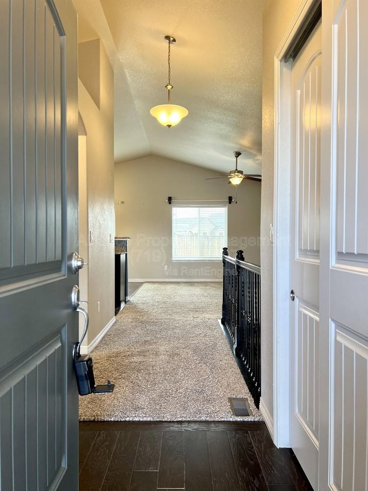 10020 Seawolf Dr - Photo 2 of 46