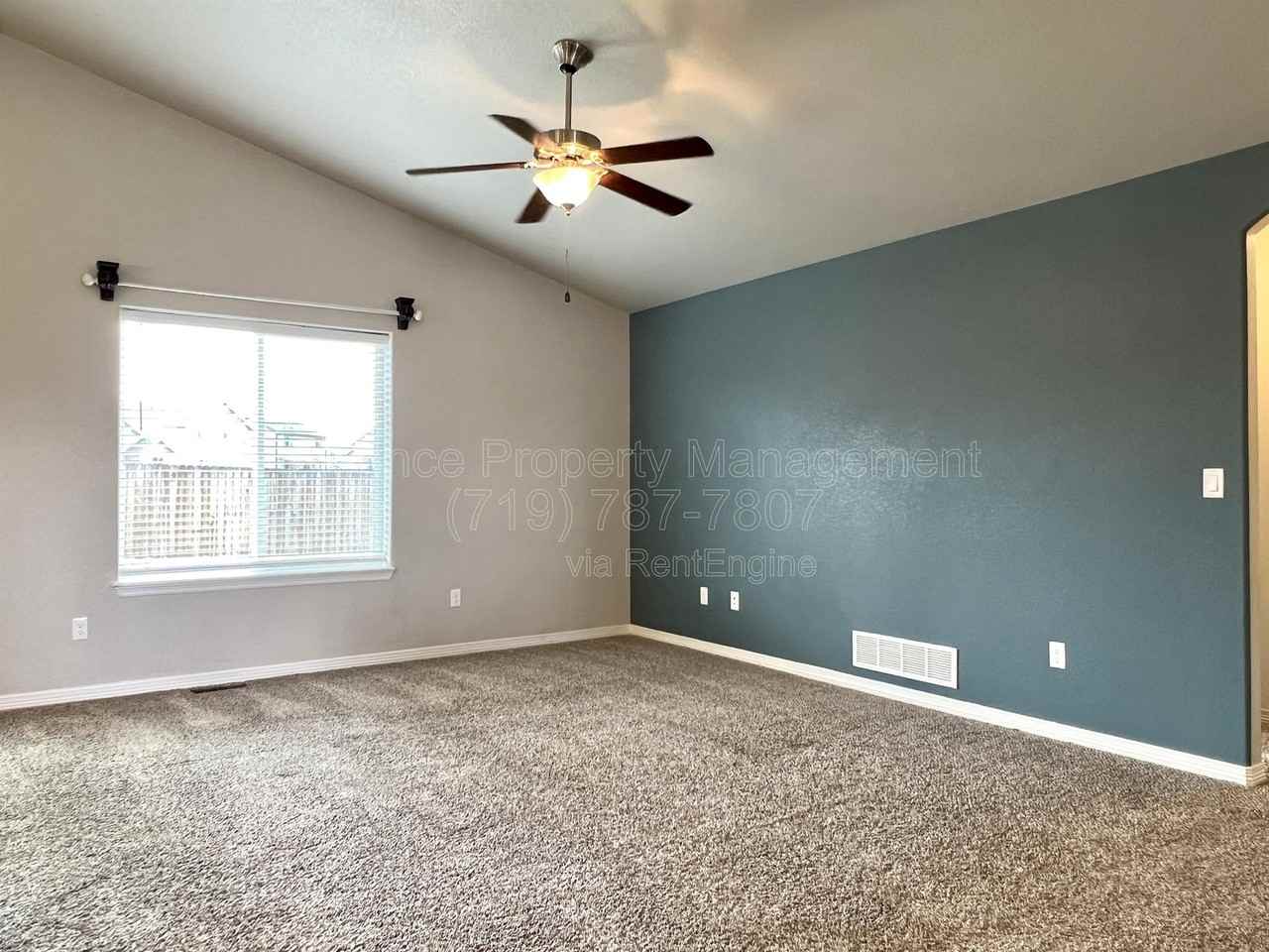 10020 Seawolf Dr - Photo 3 of 46