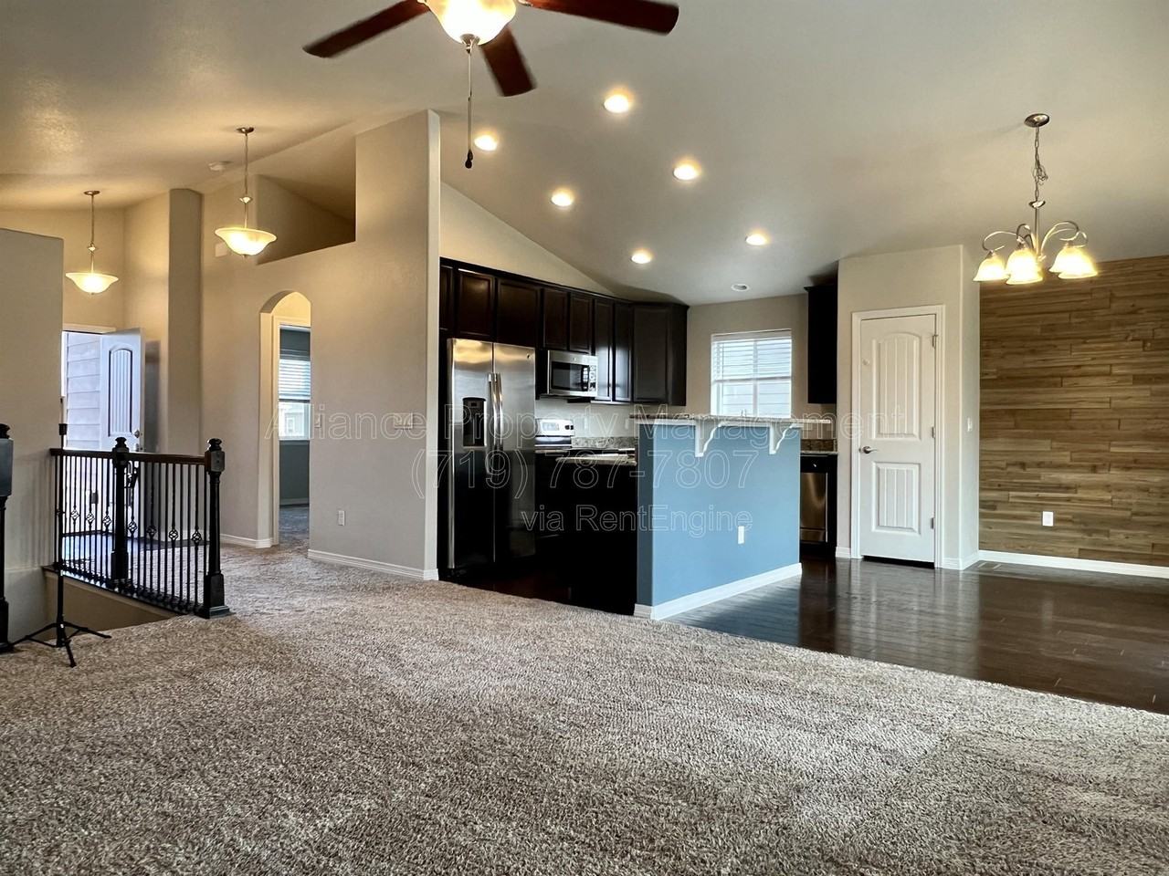 10020 Seawolf Dr - Photo 4 of 46