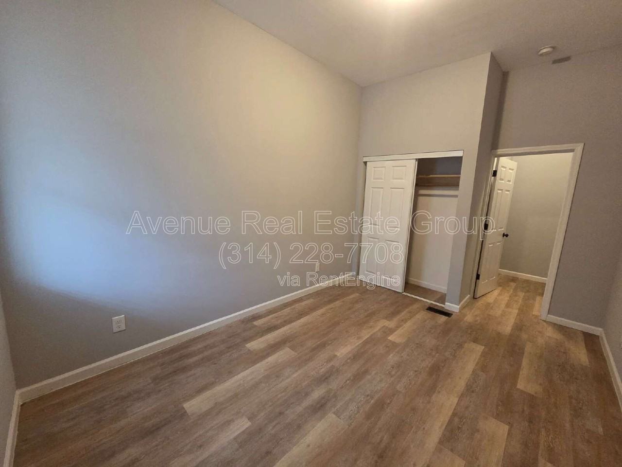 5040 Lotus Ave #1W - Photo 4 of 8