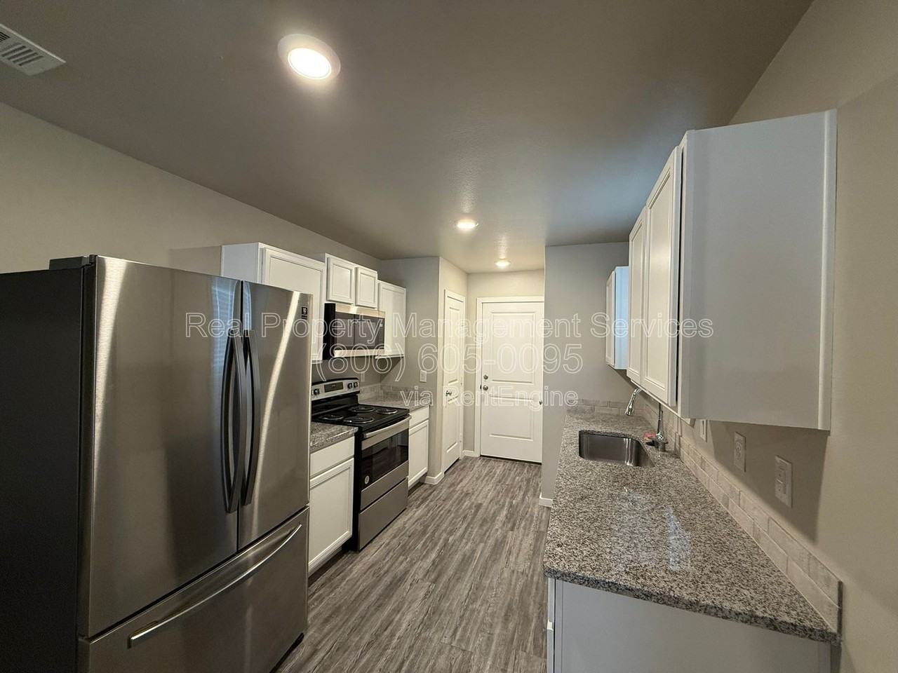7541 33rd St - Photo 3 of 13