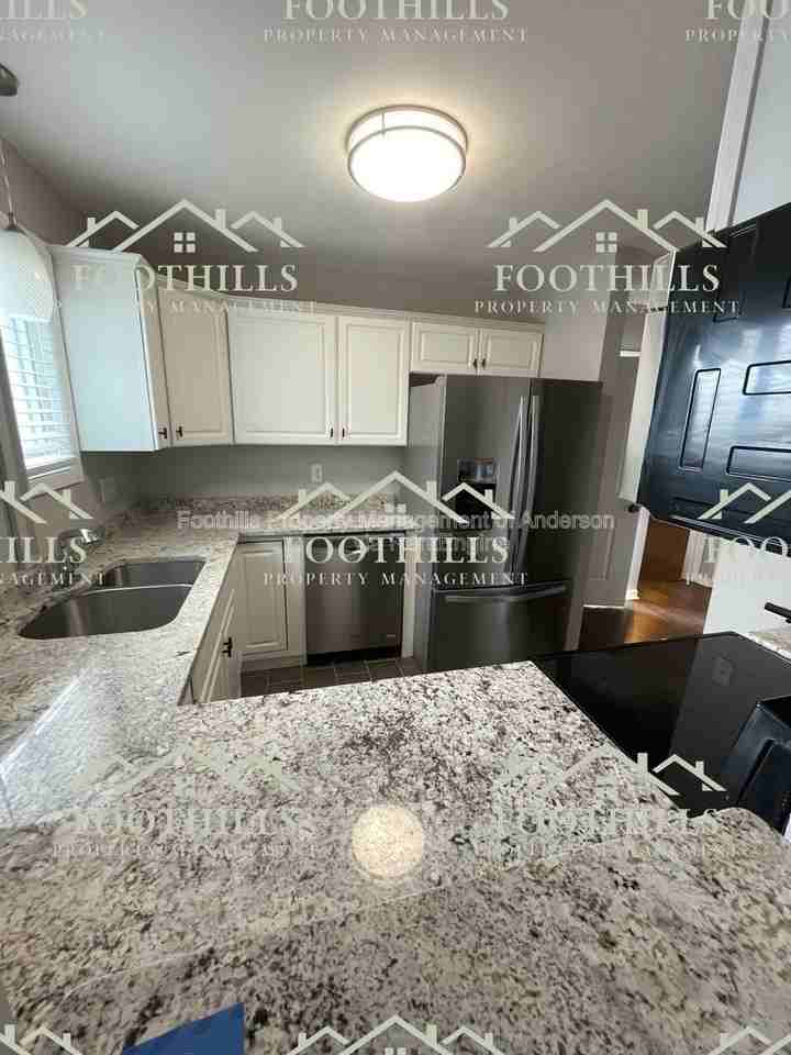 612 Northlake Dr - Photo 4 of 10