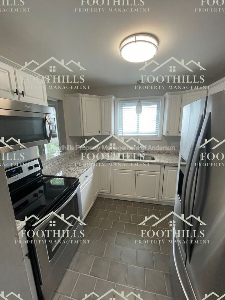 612 Northlake Dr - Photo 5 of 10
