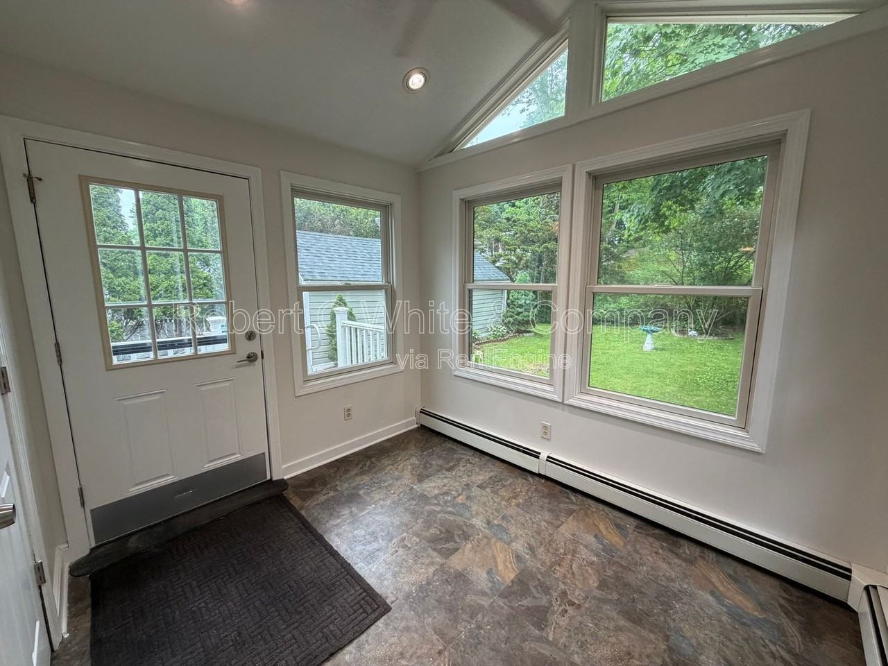36 Pomeroy Ave - Photo 7 of 26