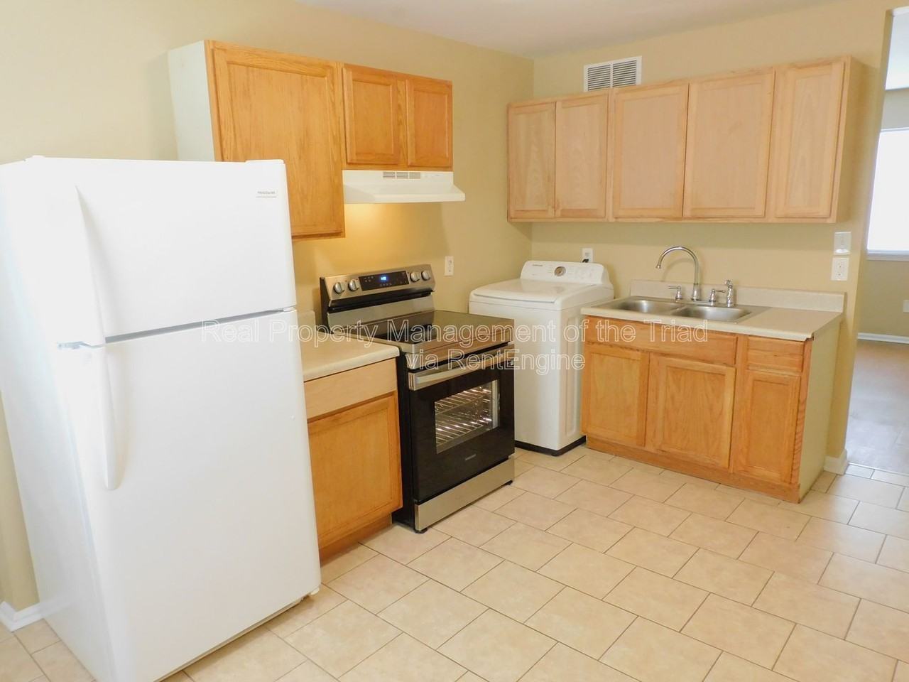 4302 Parker St #E - Photo 4 of 15