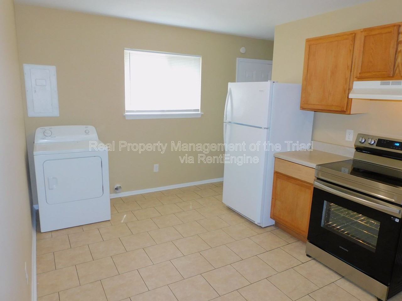 4302 Parker St #E - Photo 5 of 15