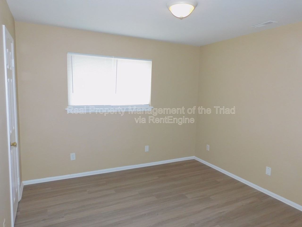 4302 Parker St #E - Photo 6 of 15
