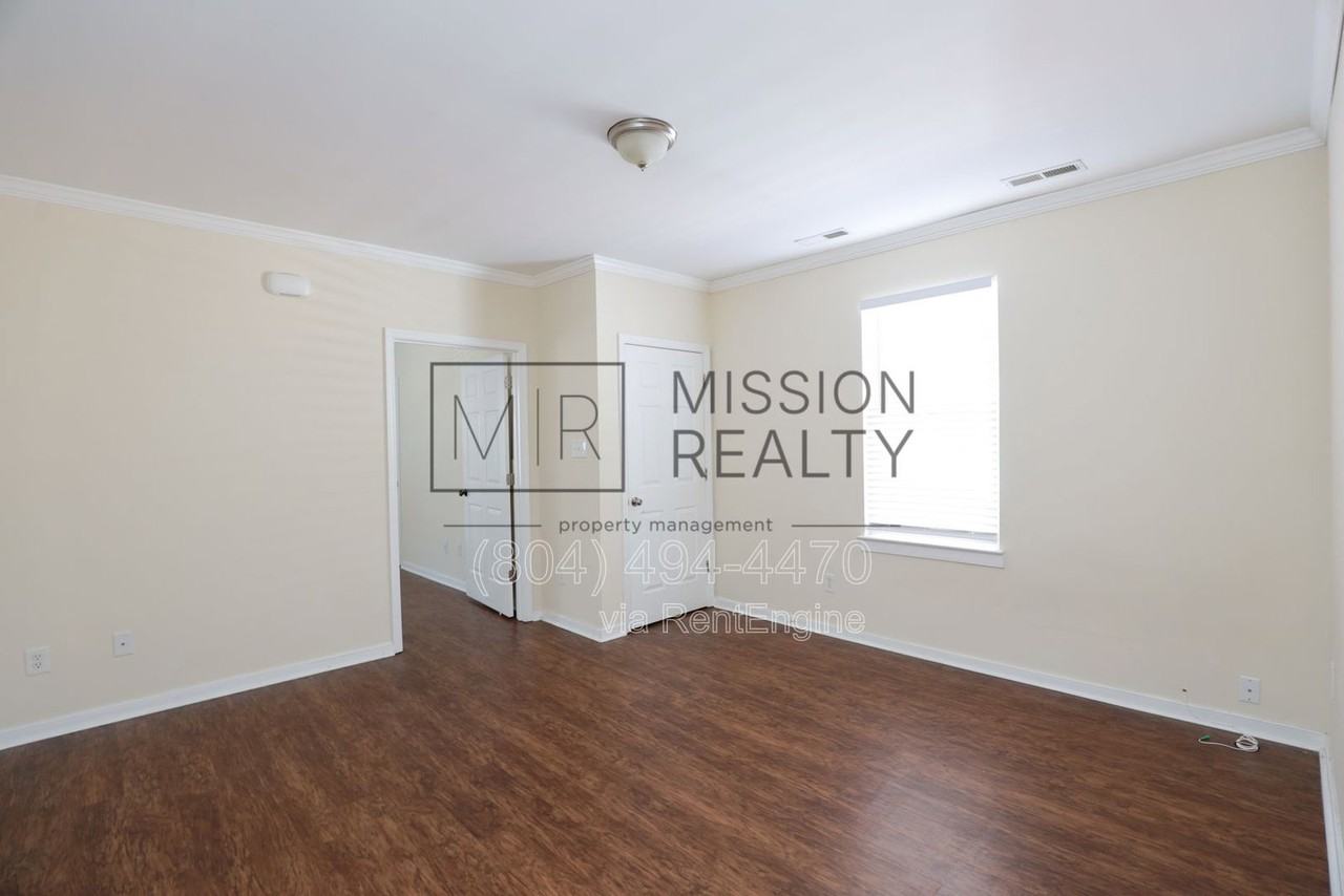 1402 Bainbridge St #B - Photo 4 of 17