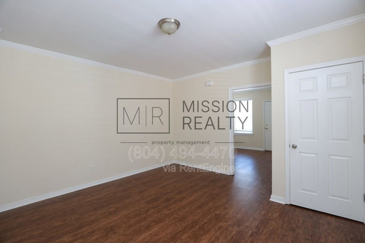 1402 Bainbridge St #B - Photo 5 of 17