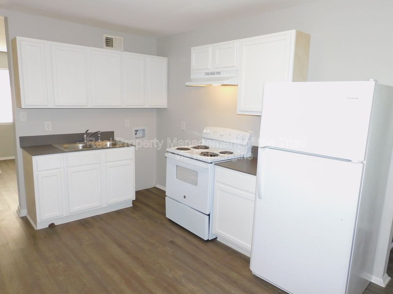 4216 Parker St #C - Photo 4 of 14