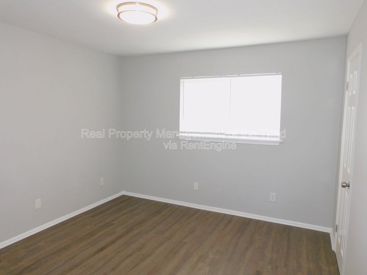 4216 Parker St #C - Photo 5 of 14