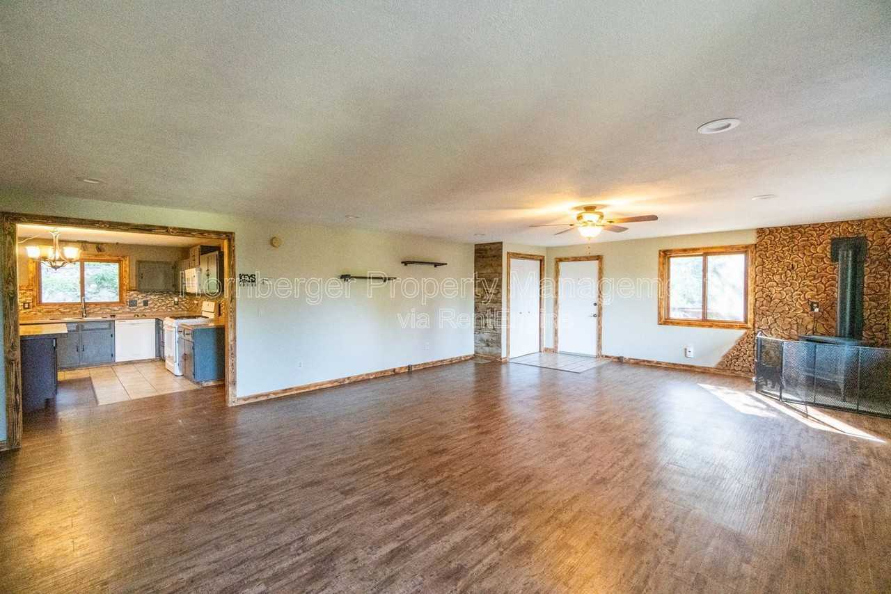 1407 W Spring Ln - Photo 5 of 30