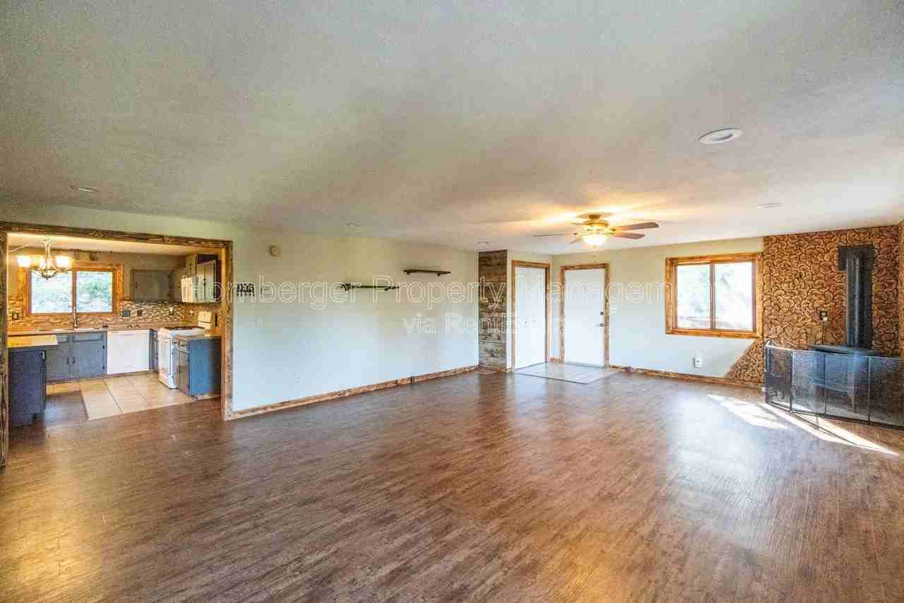 1407 W Spring Ln - Photo 7 of 30