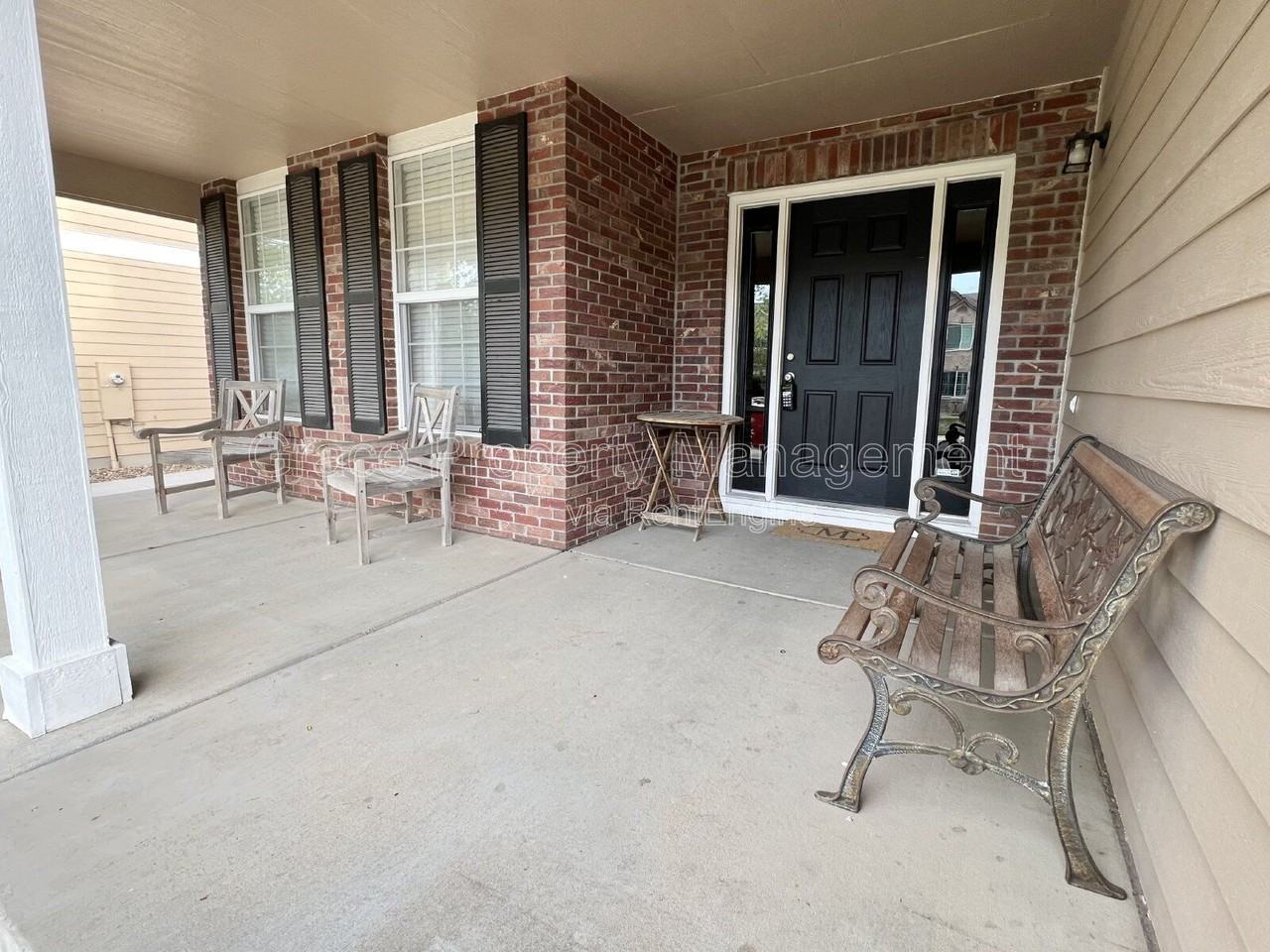 22192 Pebble Brook Ln - Photo 2 of 40
