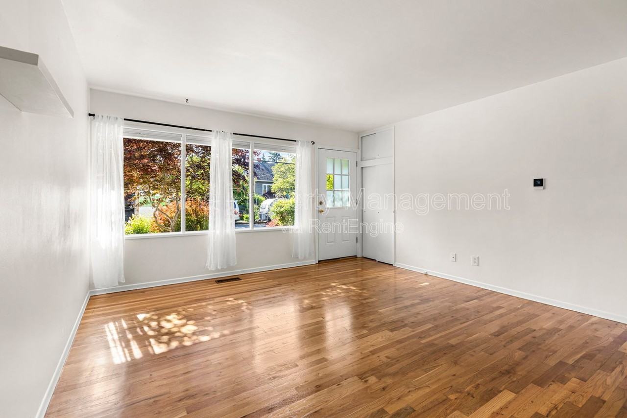 7676 N Mississippi Ave - Photo 2 of 19