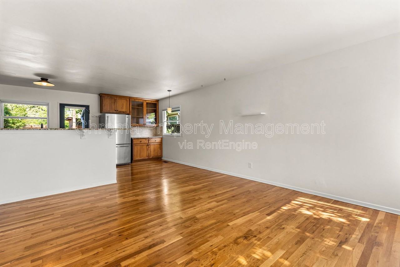 7676 N Mississippi Ave - Photo 5 of 19