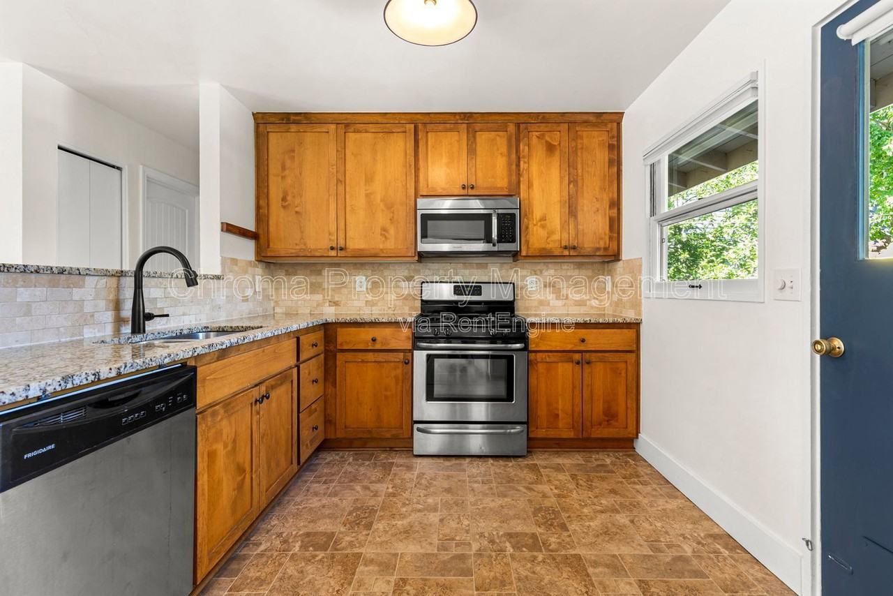 7676 N Mississippi Ave - Photo 7 of 19