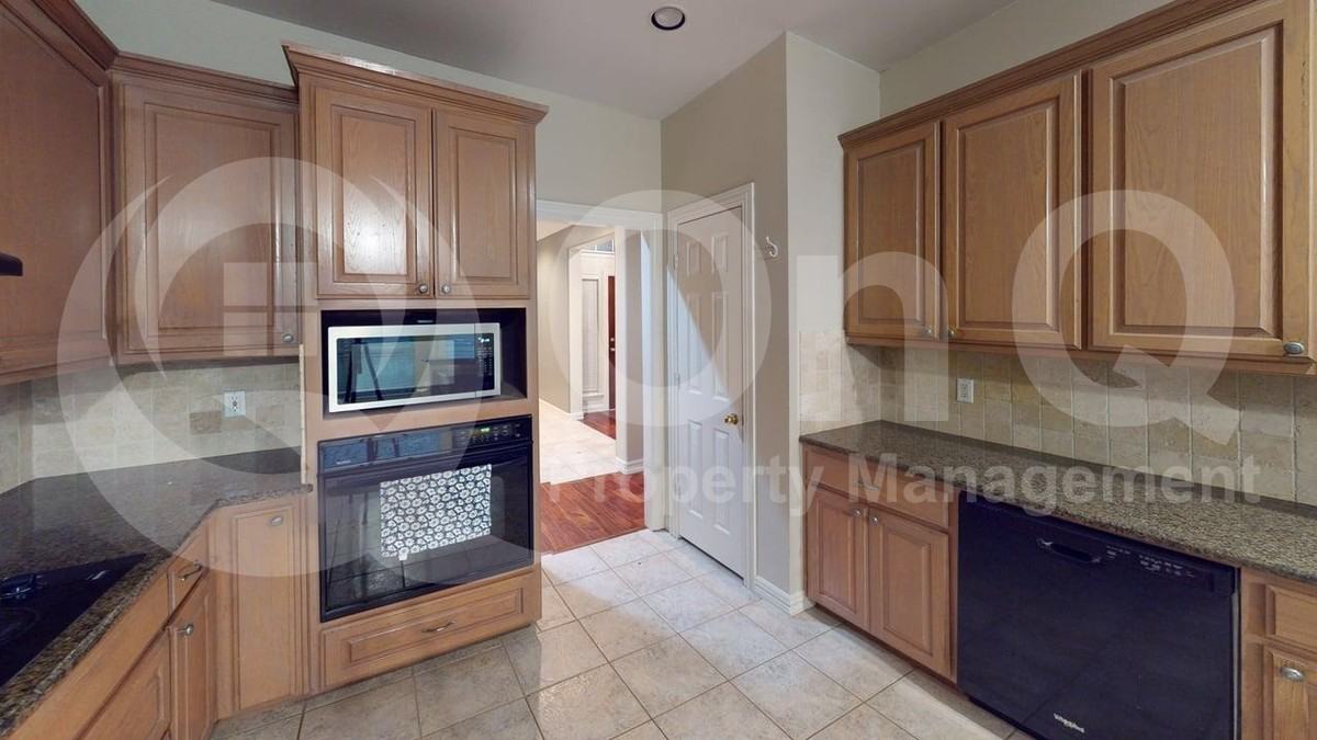 923 Granview Dr - Photo 4 of 27