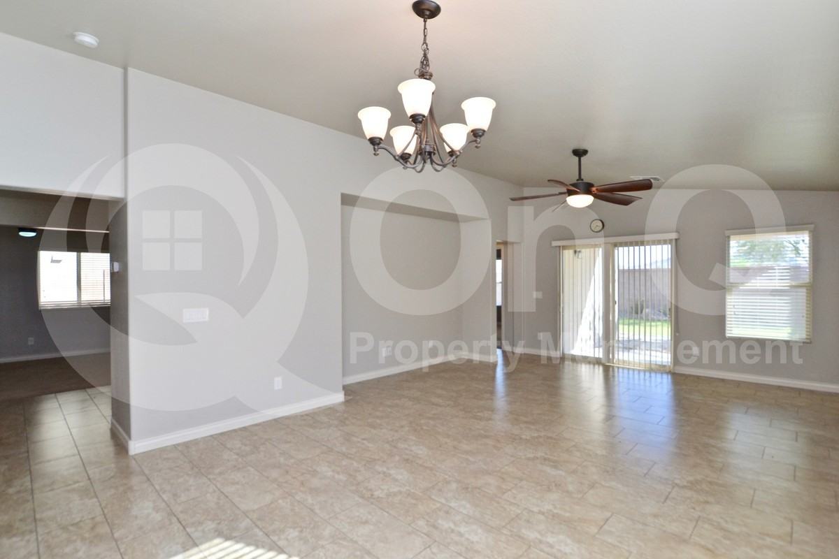 2223 E Hazeltine Way - Photo 6 of 22