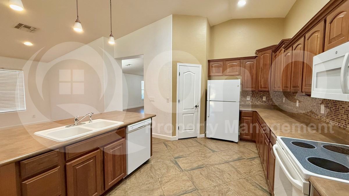 4631 E Buckboard Ct - Photo 3 of 35