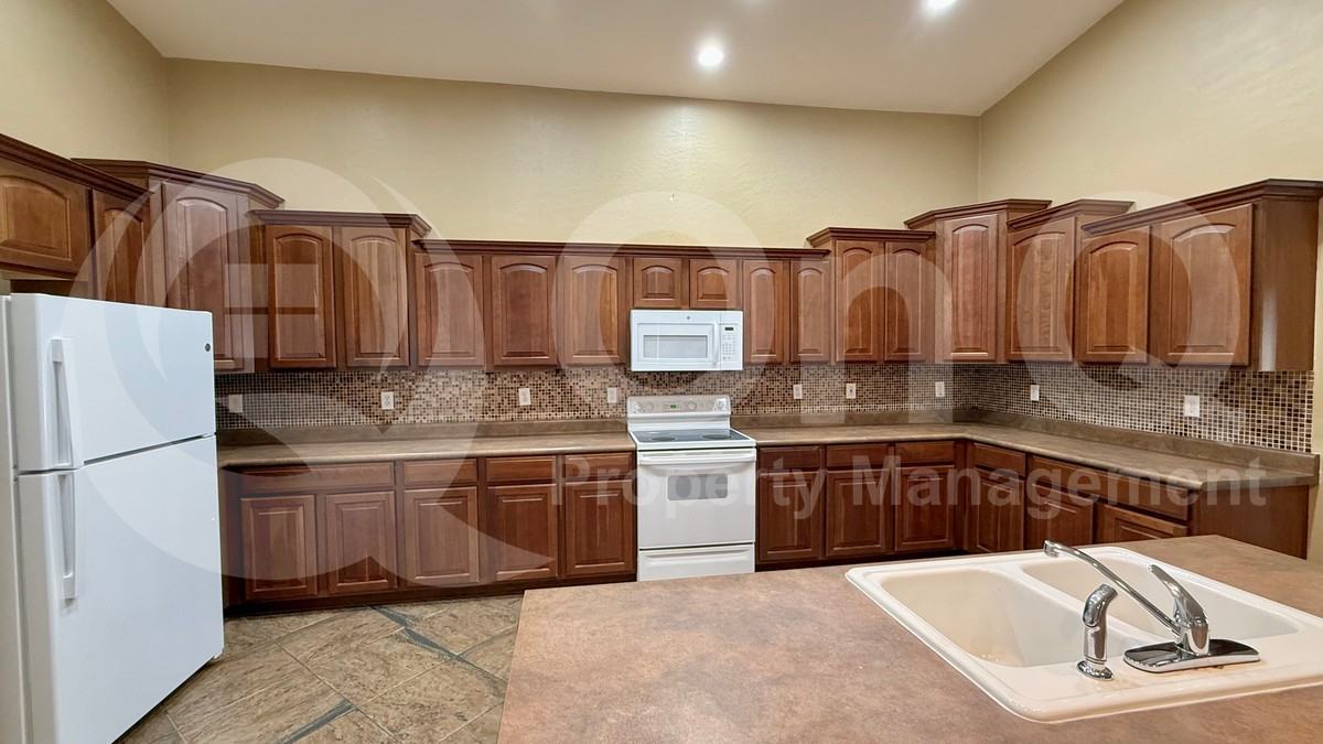 4631 E Buckboard Ct - Photo 5 of 35