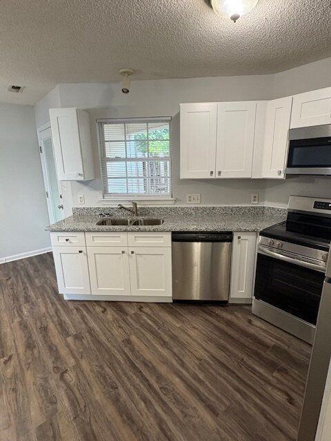 2511 Bluff View Ct #B - Photo 4 of 18