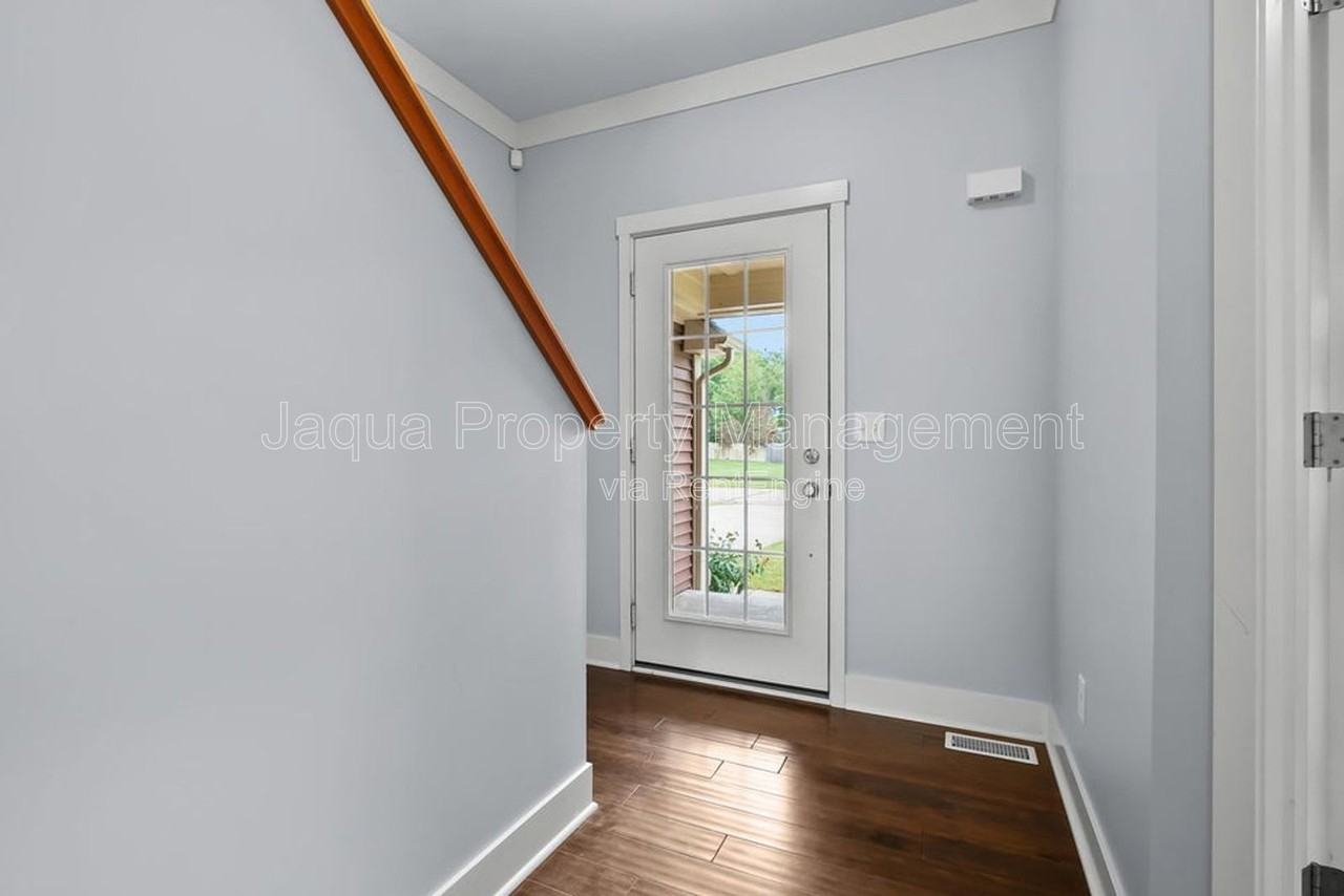 5661 Attleberry Ave - Photo 2 of 32