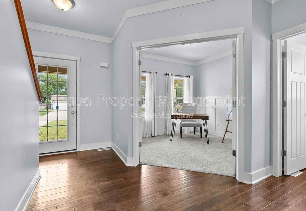 5661 Attleberry Ave - Photo 3 of 32