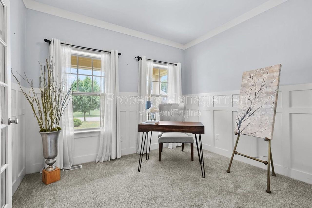 5661 Attleberry Ave - Photo 4 of 32