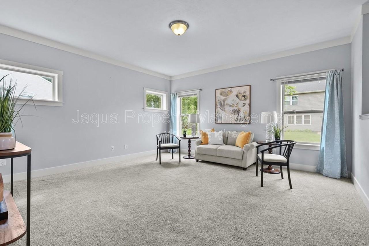 5661 Attleberry Ave - Photo 6 of 32