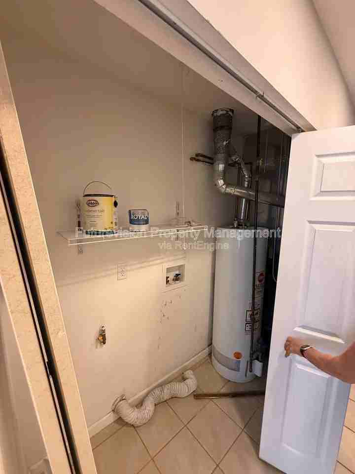 122 N Hamilton St - Photo 6 of 12