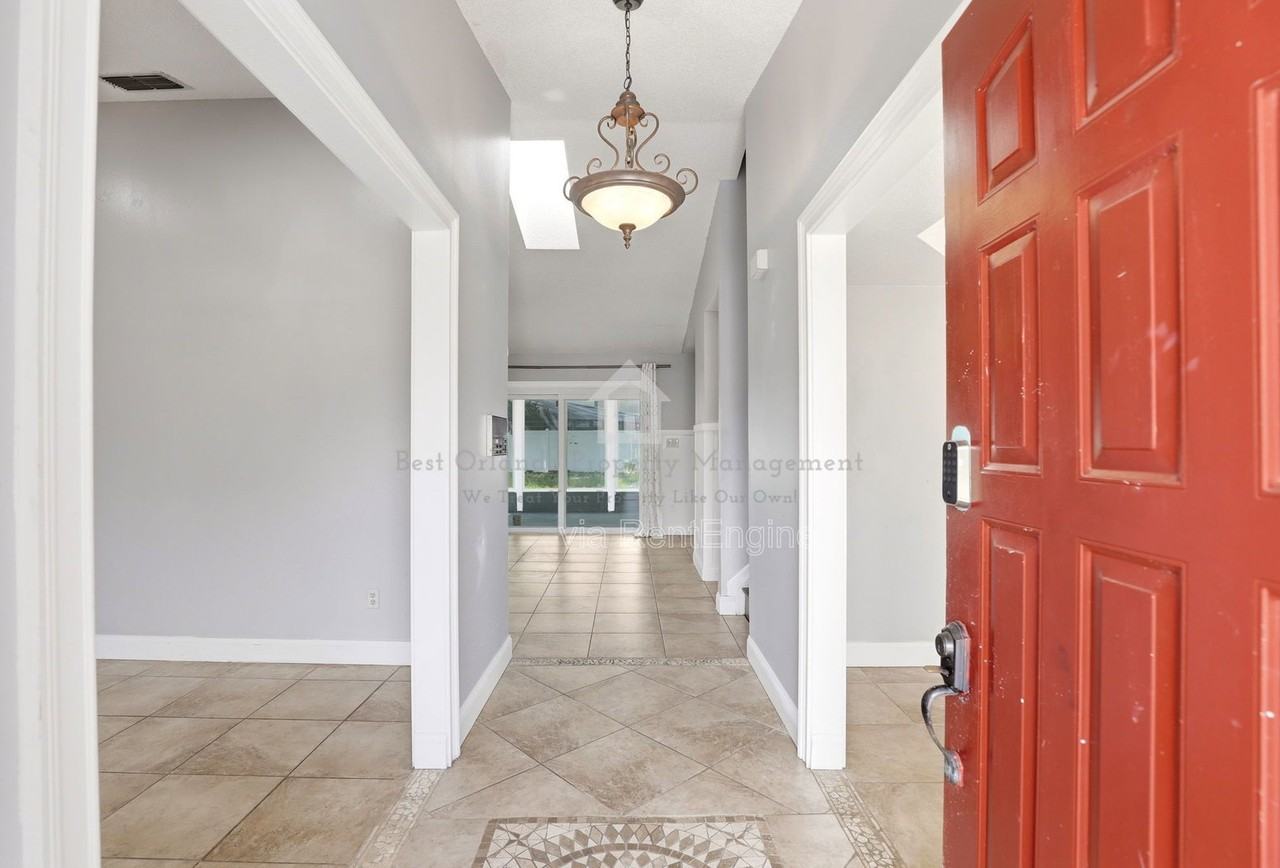 6018 Brookhill Cir - Photo 4 of 40
