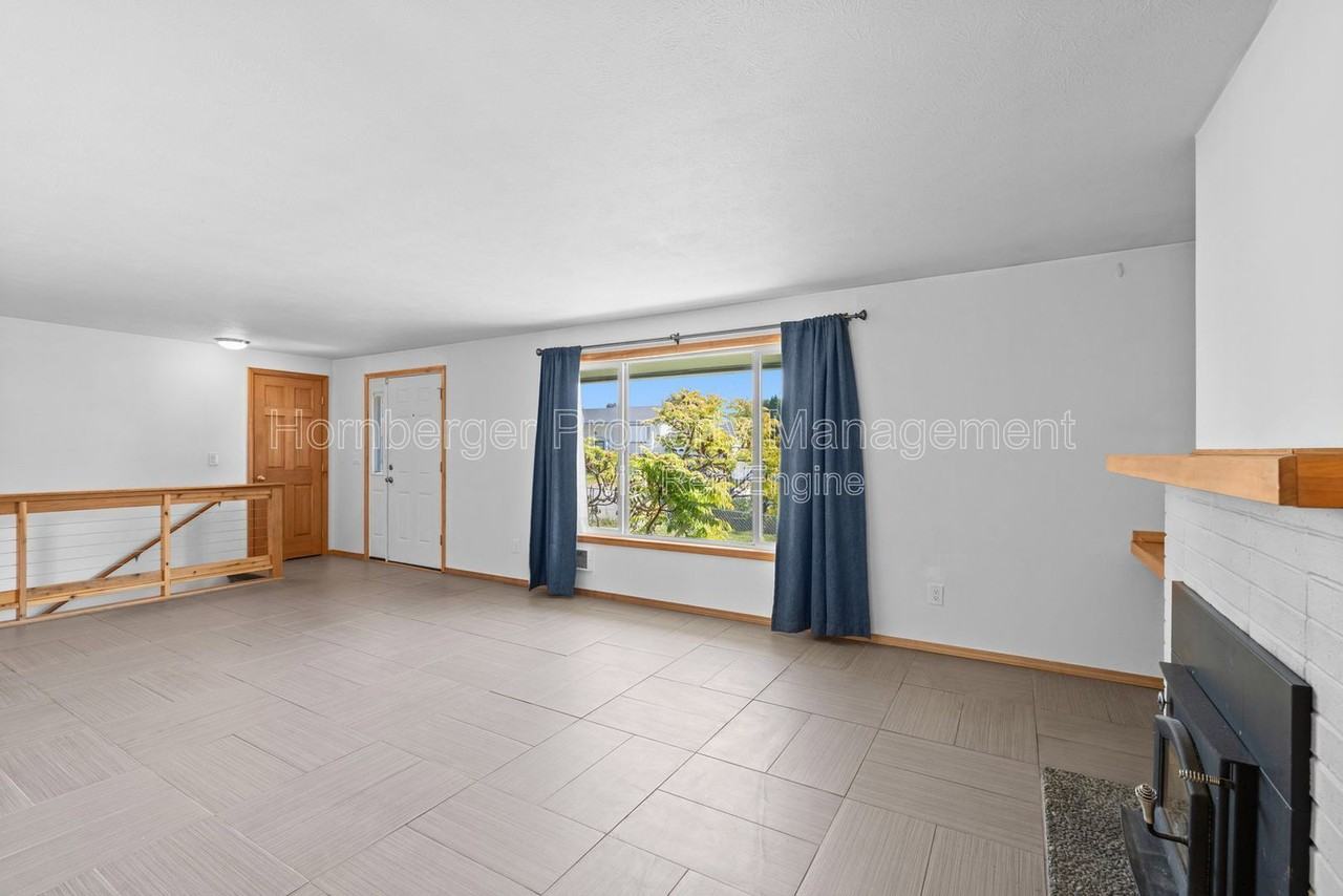 1703 N Walnut Rd - Photo 4 of 30