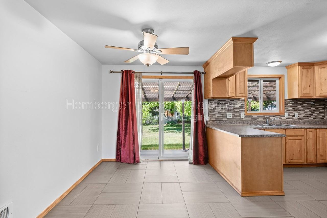 1703 N Walnut Rd - Photo 5 of 30