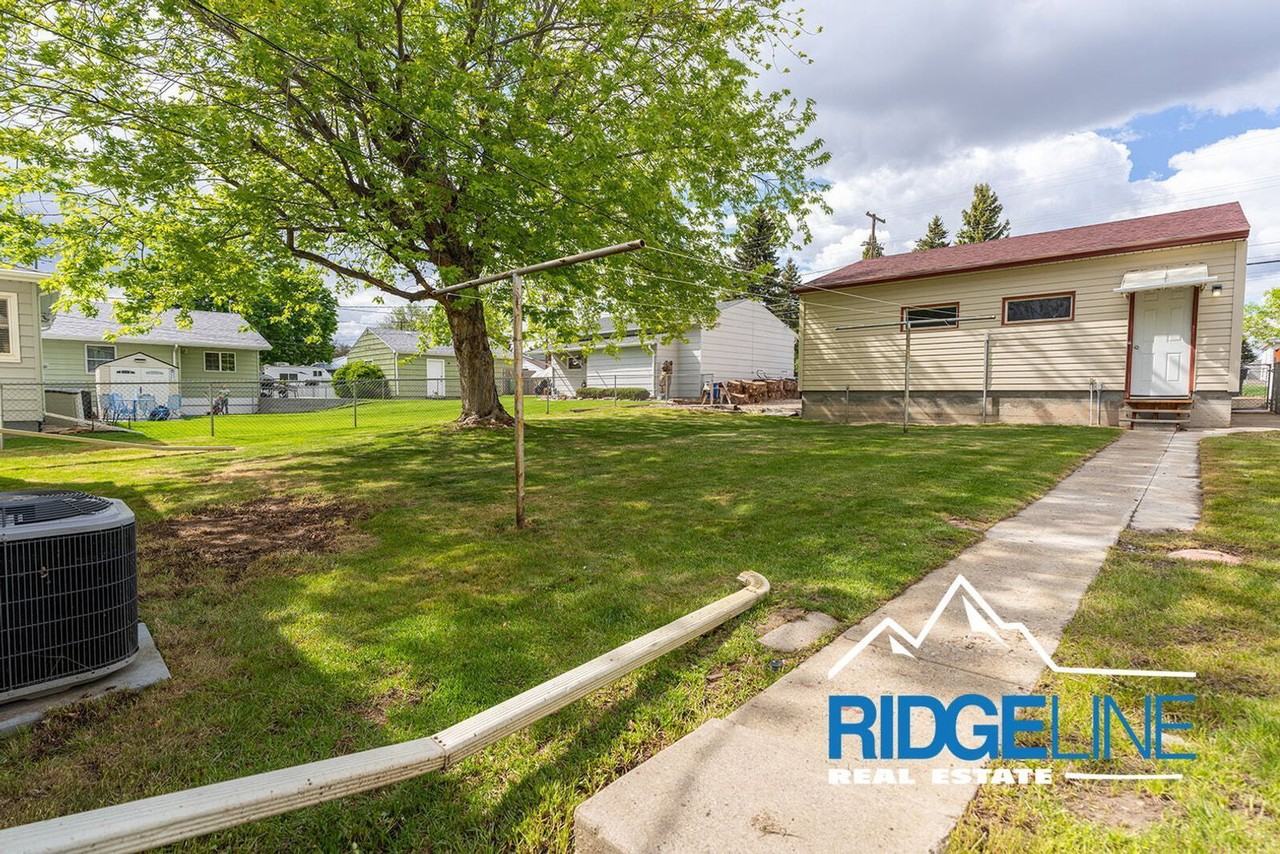 3223 9th Ave S - Photo 3 of 26