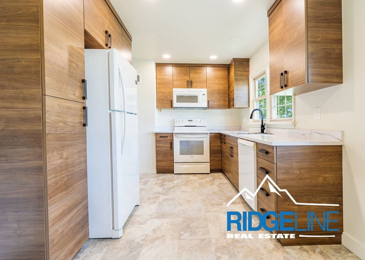 3223 9th Ave S - Photo 4 of 26