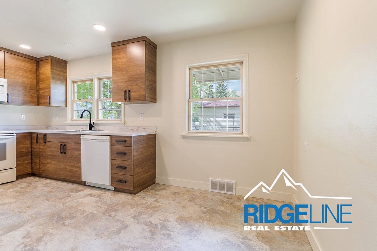 3223 9th Ave S - Photo 5 of 26