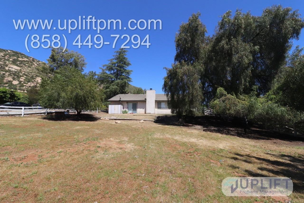15938 Caras Ct - Photo 2 of 13